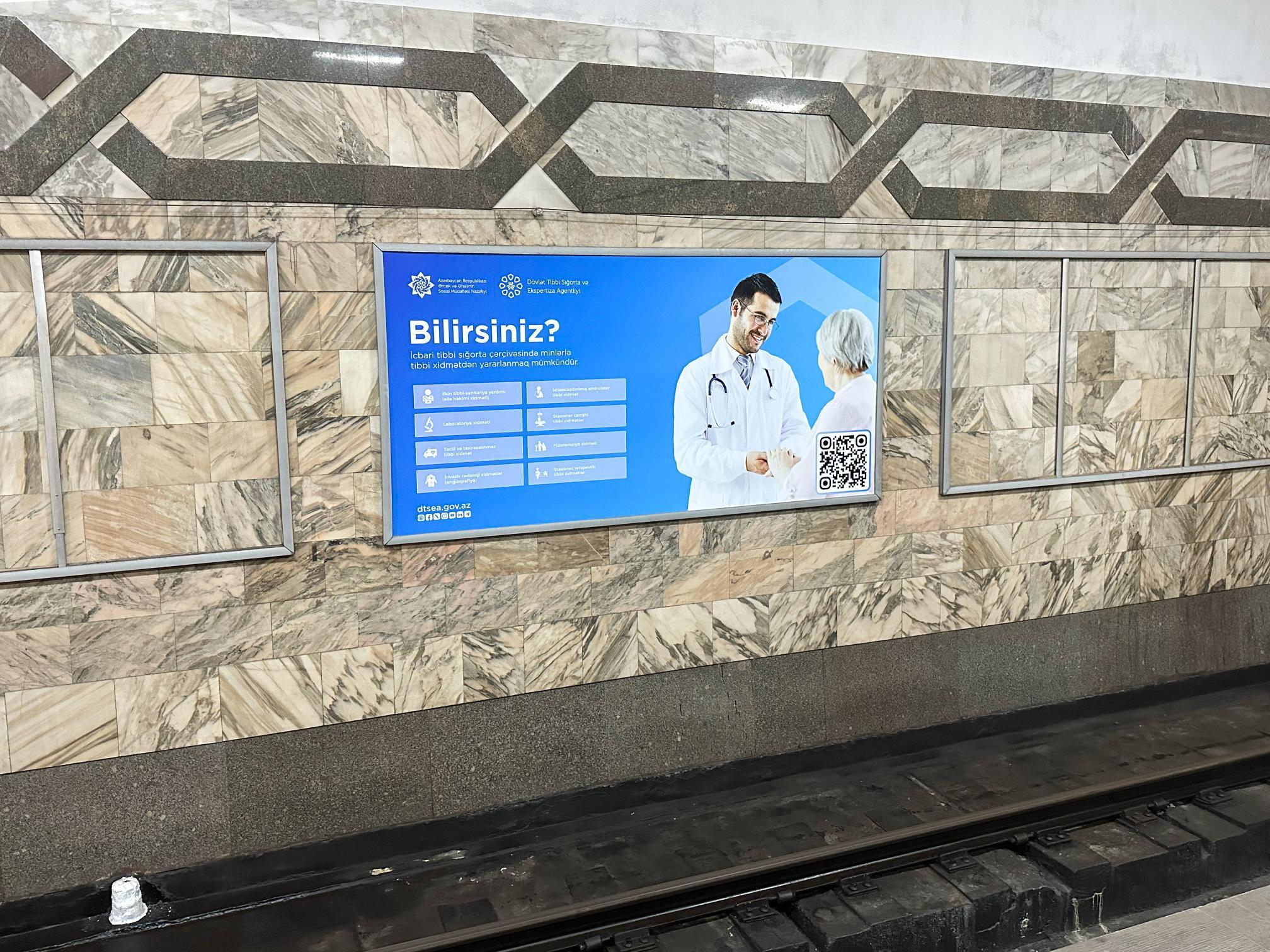 İcbari tibbi sığorta üzrə xidmətlərə dair posterlər metro stansiyalarında nümayiş olunur